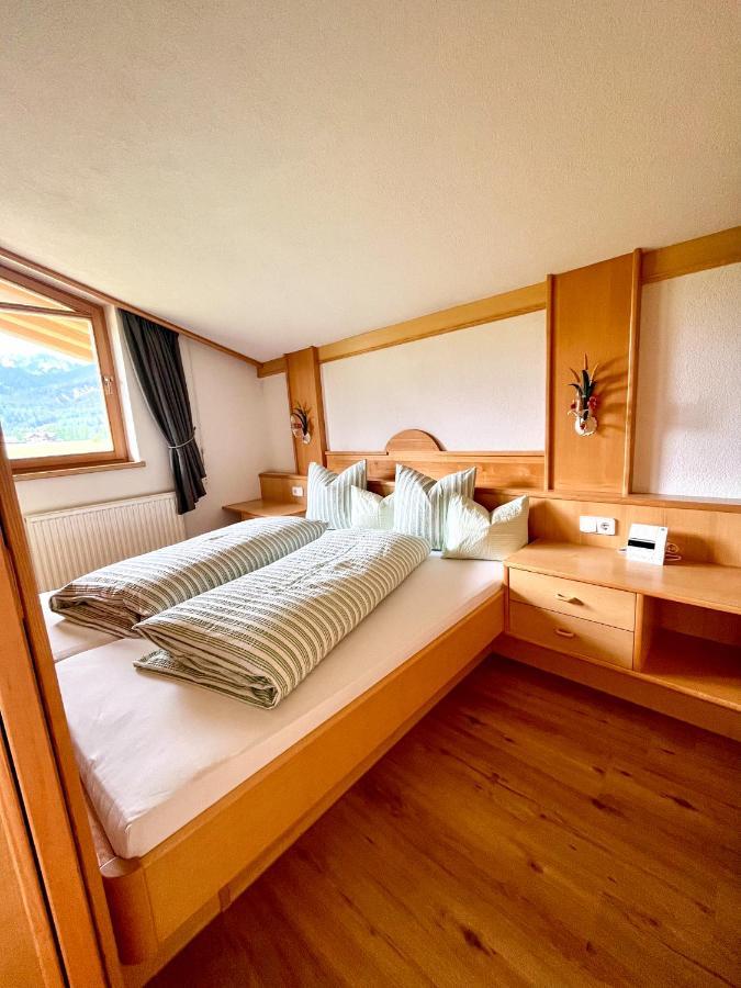 Apartmenthaus Brigitte ลอยทัช ภายนอก รูปภาพ